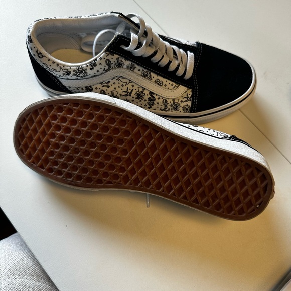 Vans Black and White Women's Sneakers - Picture 3 of 4